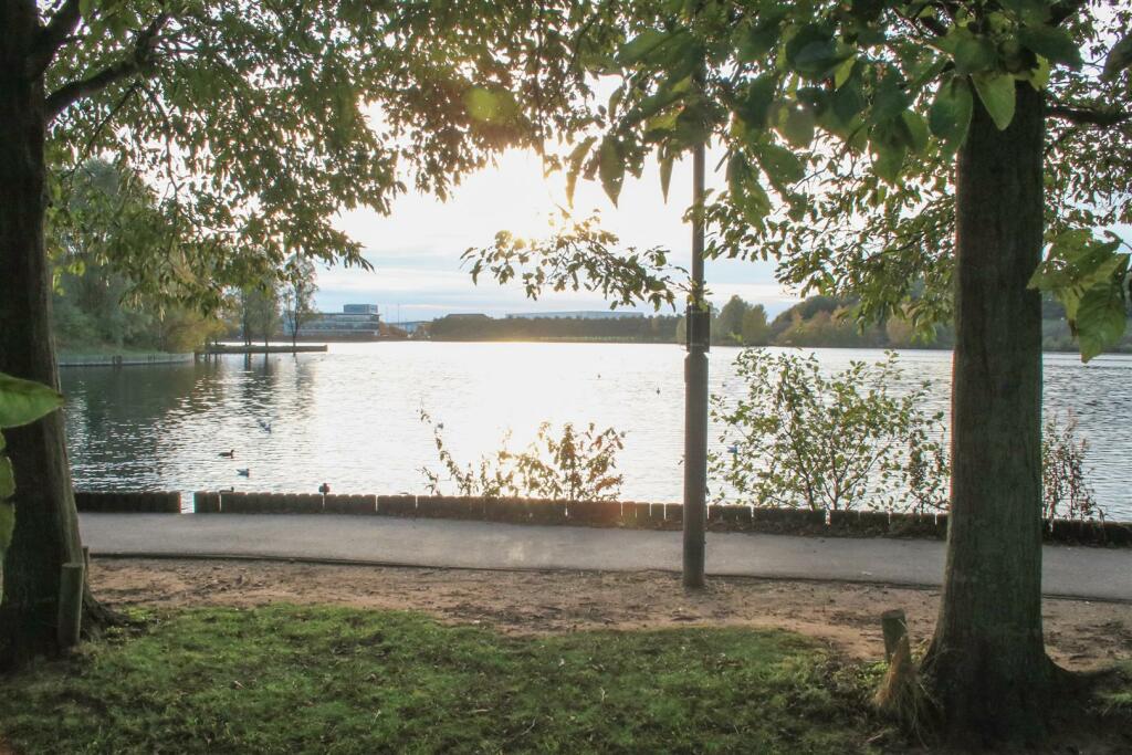 LAKESIDE WALKS