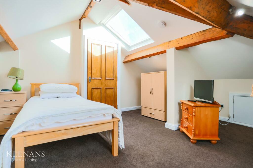 Bedroom 1 additional room