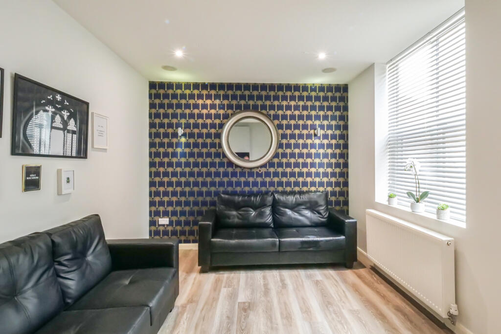 82 Ashford Street, living room 1