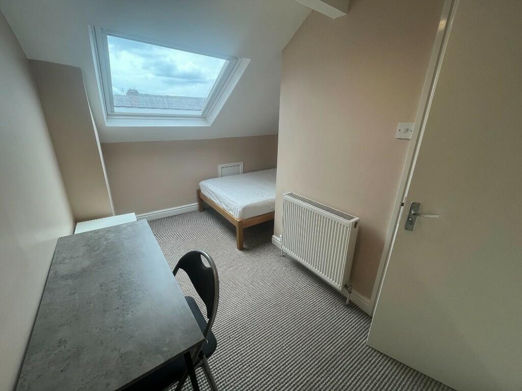 Bright and clean single bedroom featuring a lar...