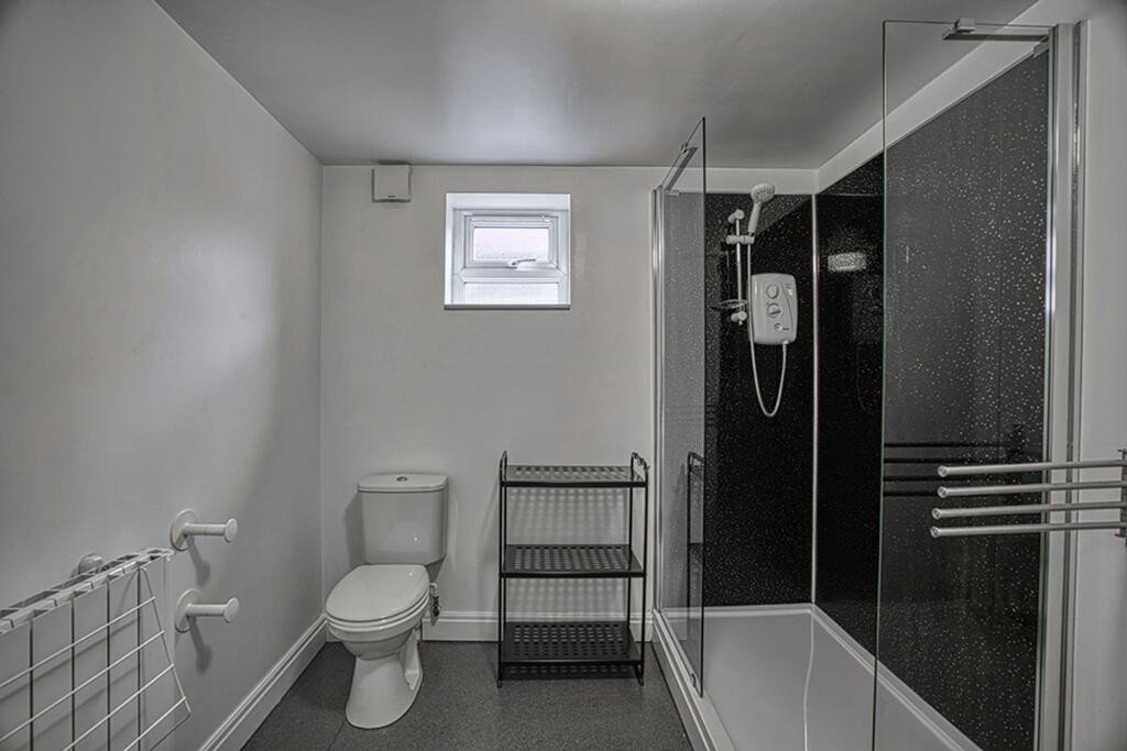 Four Communal Shower Rooms
