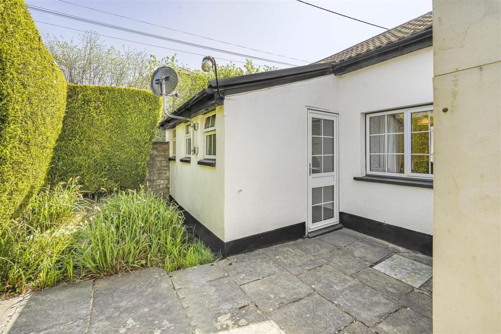 27-A7406317.jpg