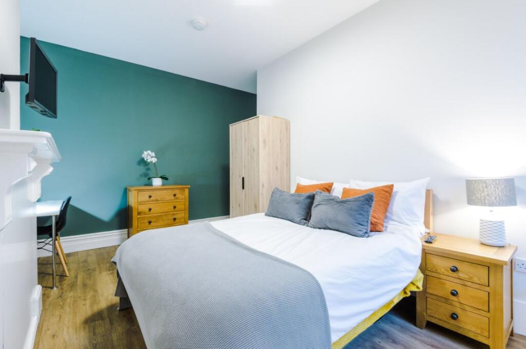250JR - Bedroom