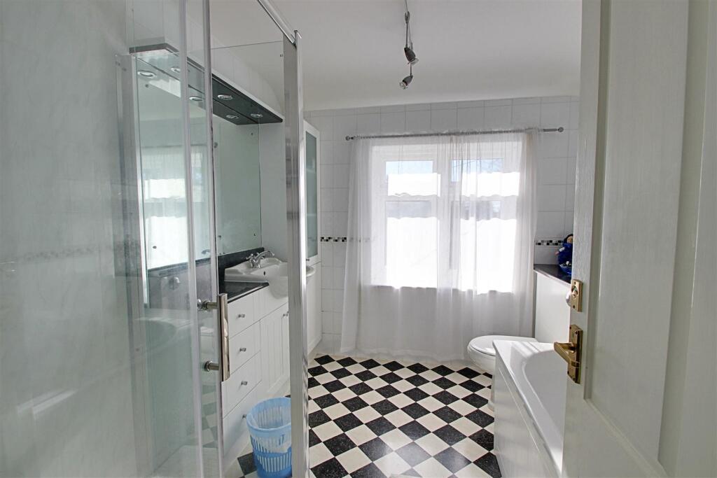 Ensuite.jpg