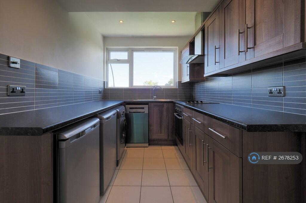 Kitchen (Pic 1)