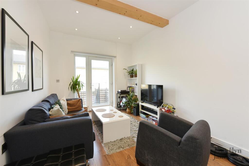 Commercial Road (7).JPG