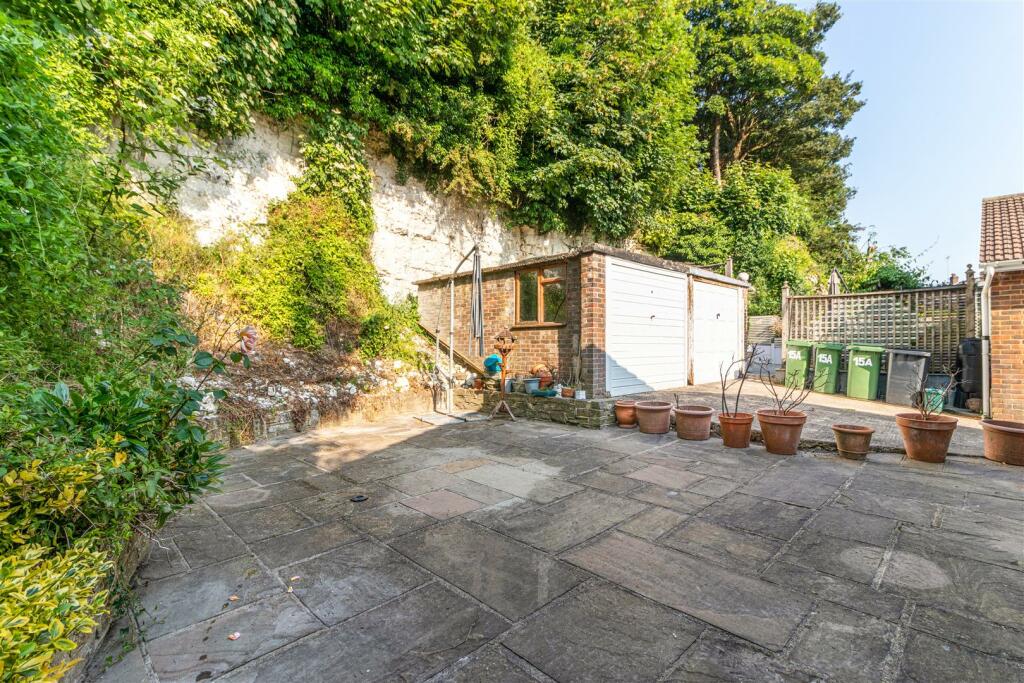 REAR GARDEN TO GARAGE.jpg