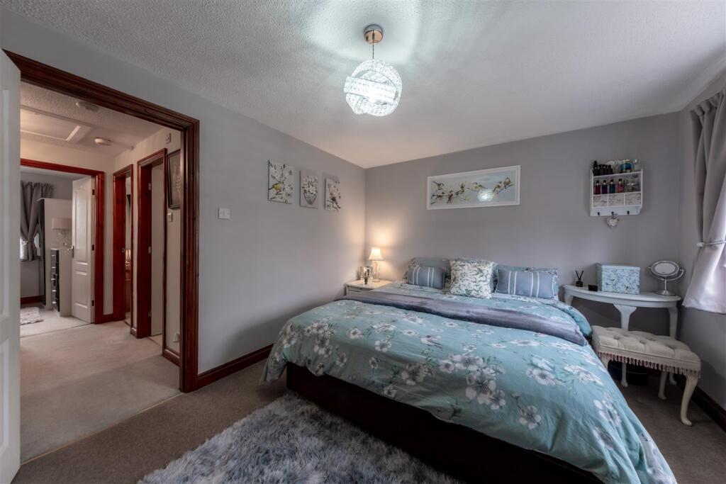 6 Gowy Court-019.jpg