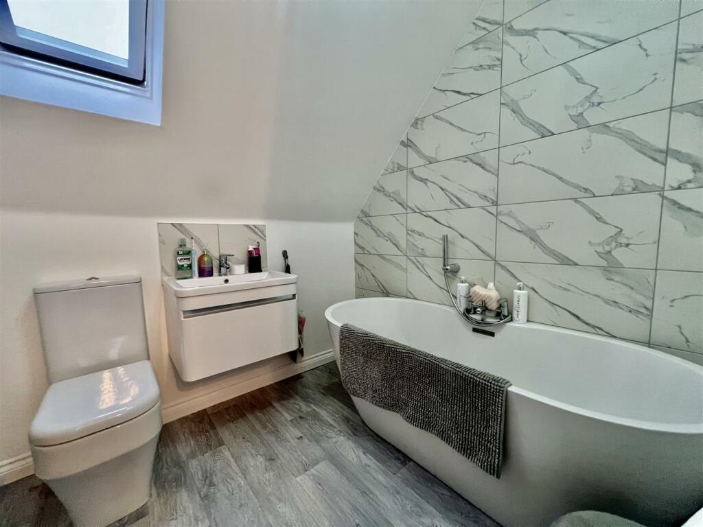 EN SUITE