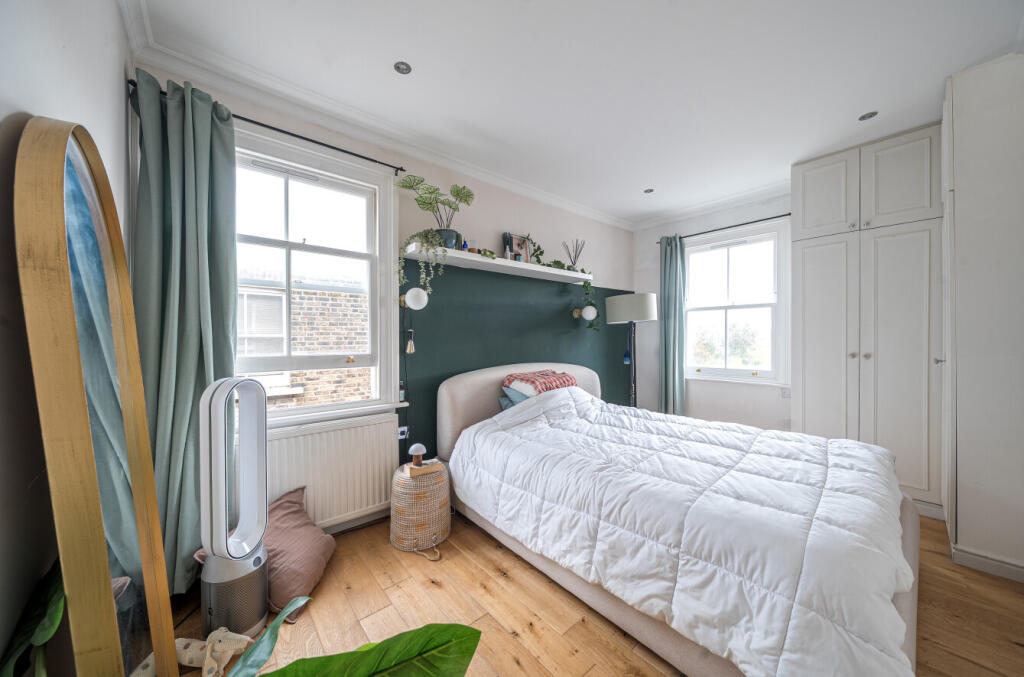 1370789-10-68f5f5...