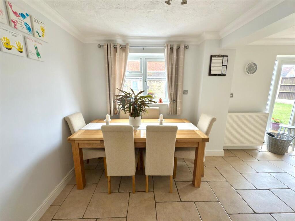 FORMAL DINING AREA.jpg