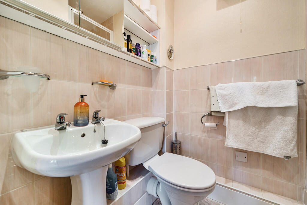 En-suite Shower R...