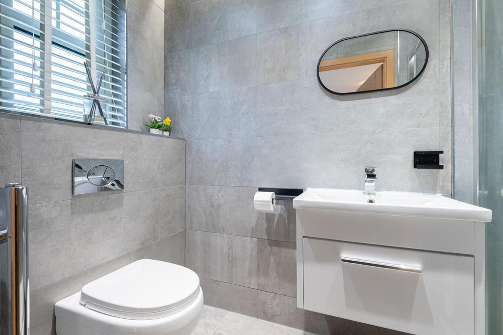 ENSUITE SHOWER ROOM