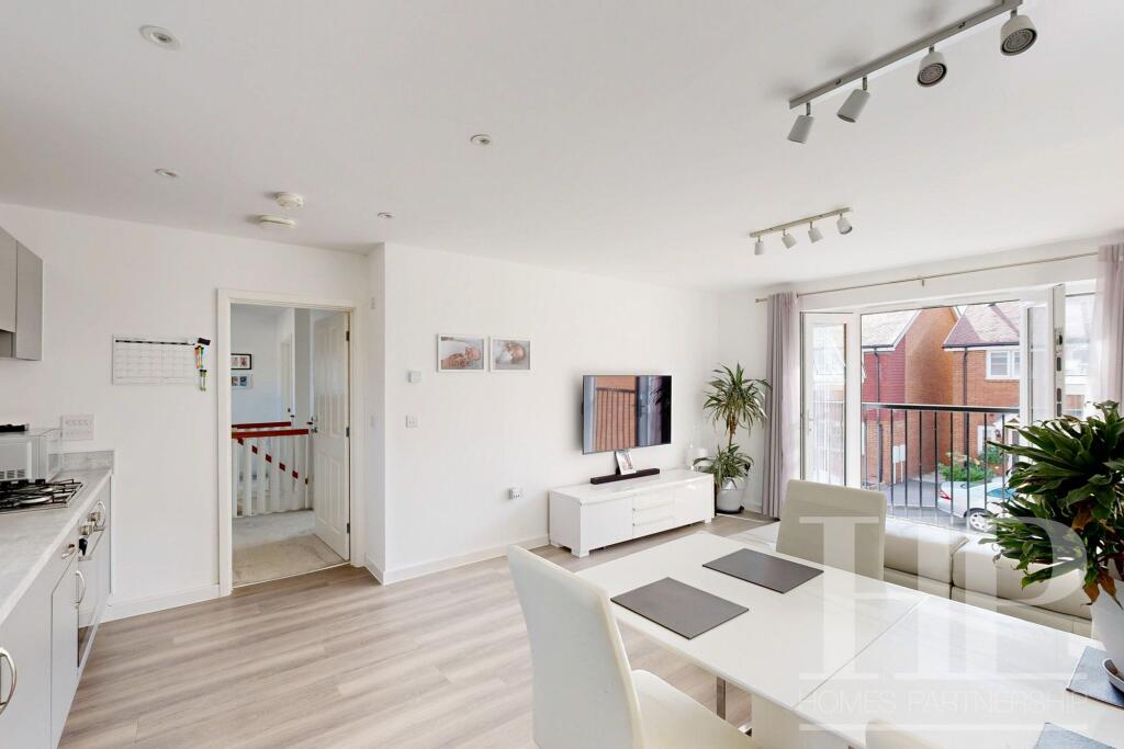 Lounge/diner/kitchen area
