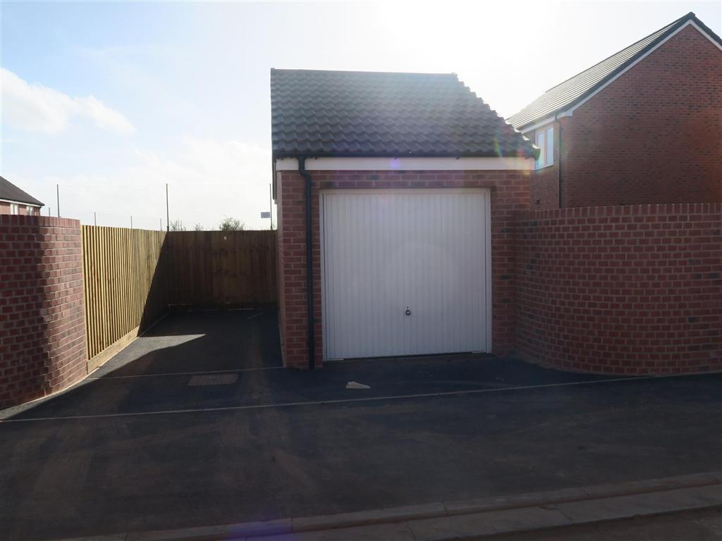 P003731 Garage.JPG