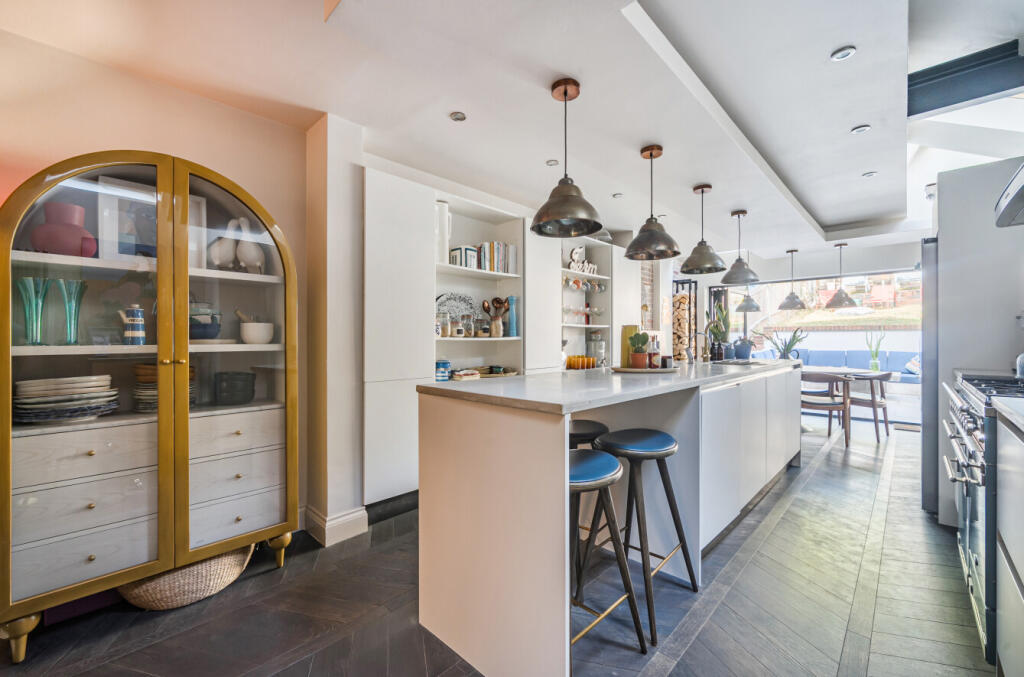 1335504-11-68adec...