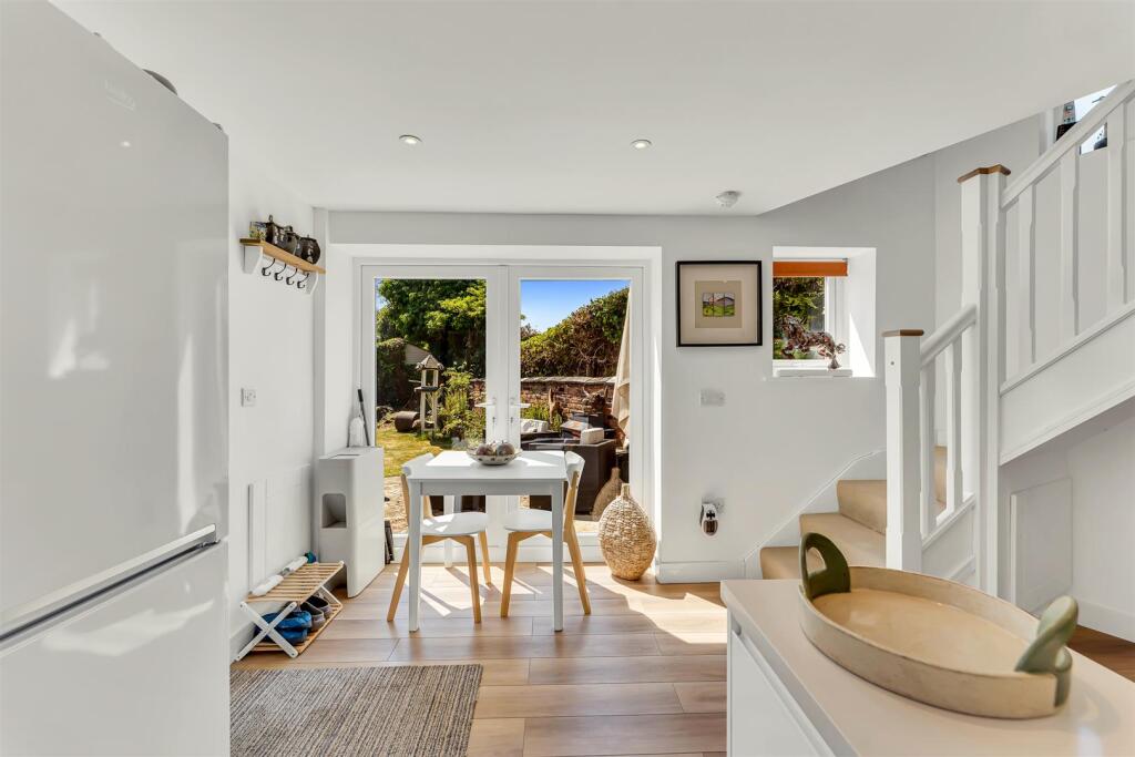 Two Storey Modern Annex