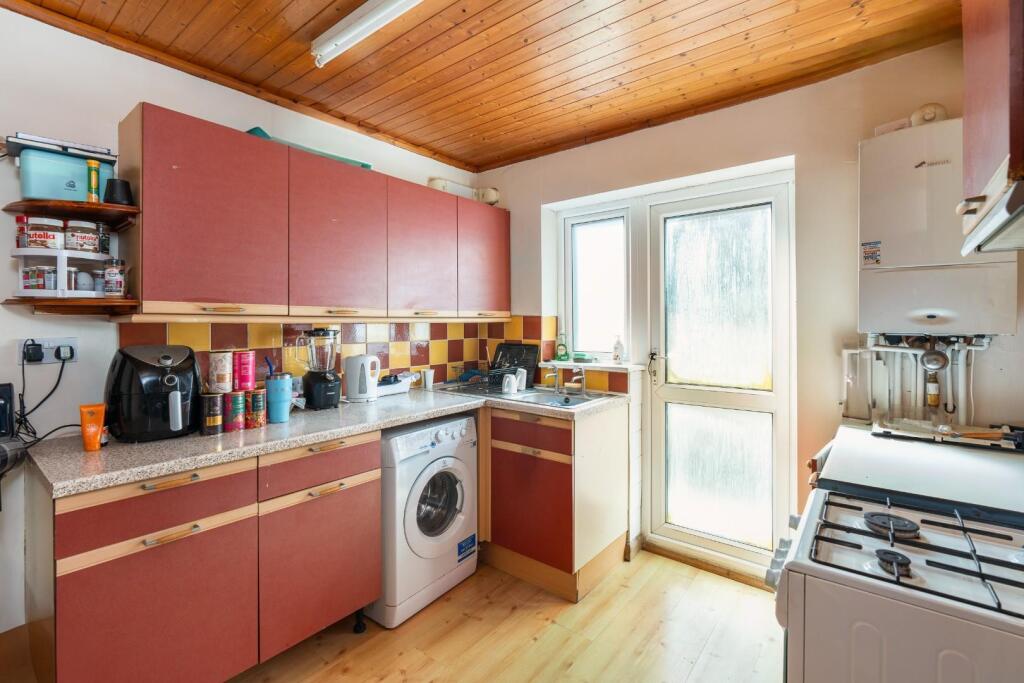 kitchen 1.jpg