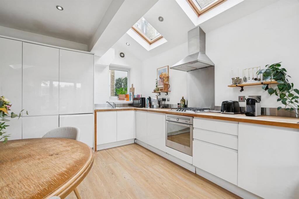 GFF 77 Fortescue Road Colliers Wood SW19 2EA kitch