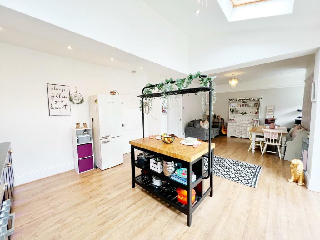 Kitchen Diner pic 9.jpg