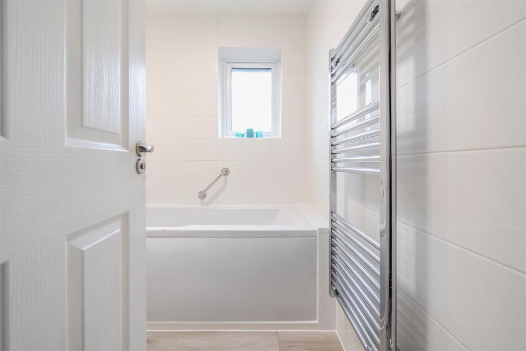 Flat 3, Islington Court, Towcester (8).jpg