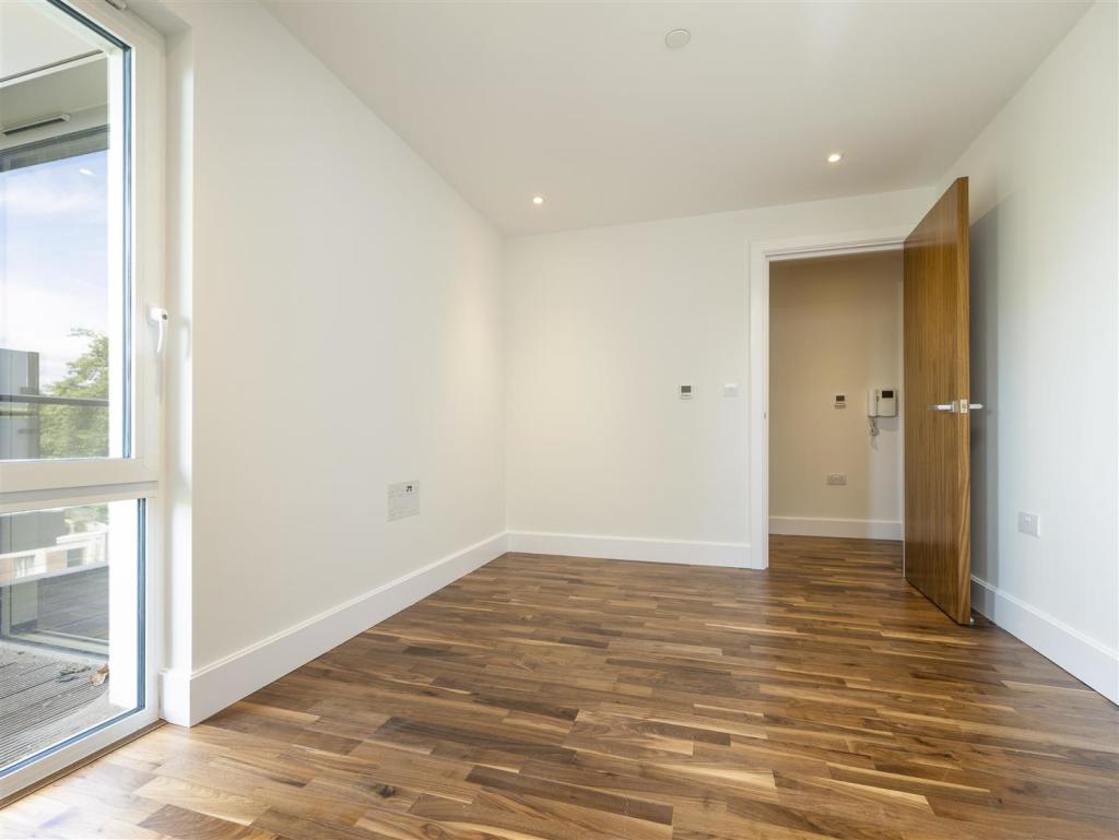bedroom 2_1.jpg