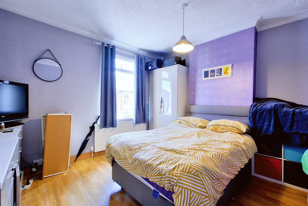Bedroom 1_1.jpeg