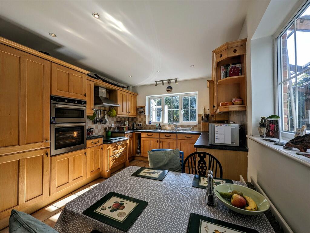 Kitchen/Breakfast Rm