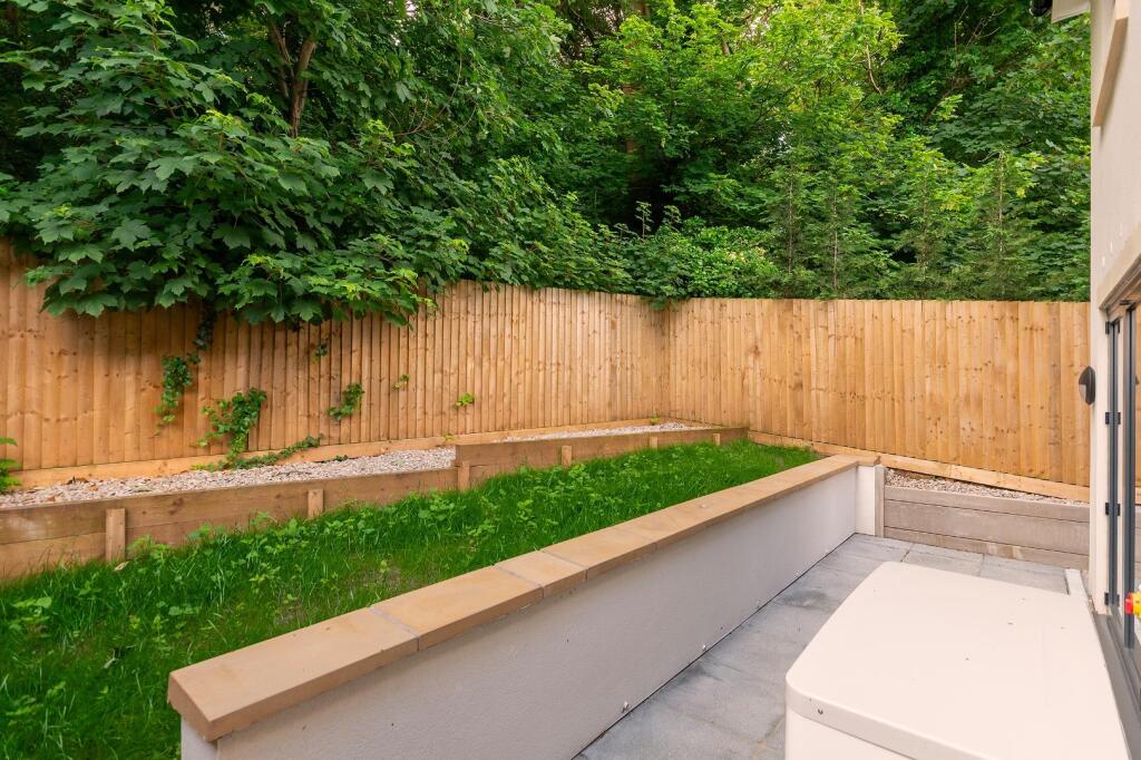 1B9CHY - External H.jpg