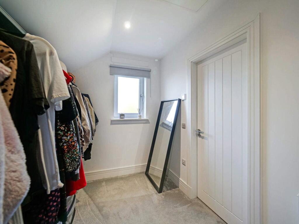 Dressing Area-Bed 1