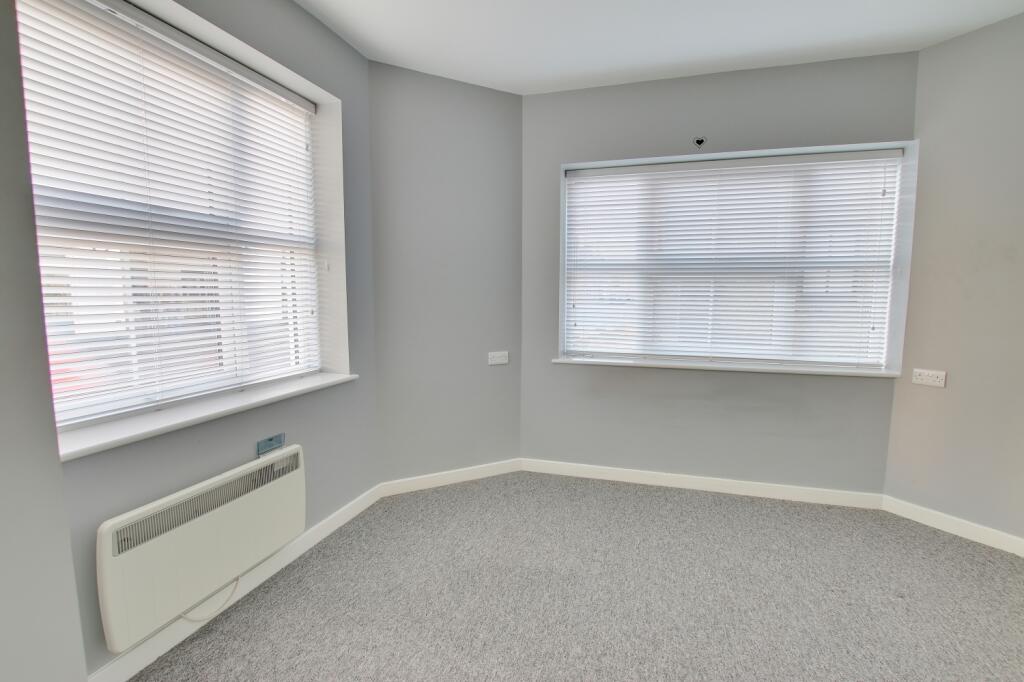 Flat 1, 40 East Street, St Ives, bed