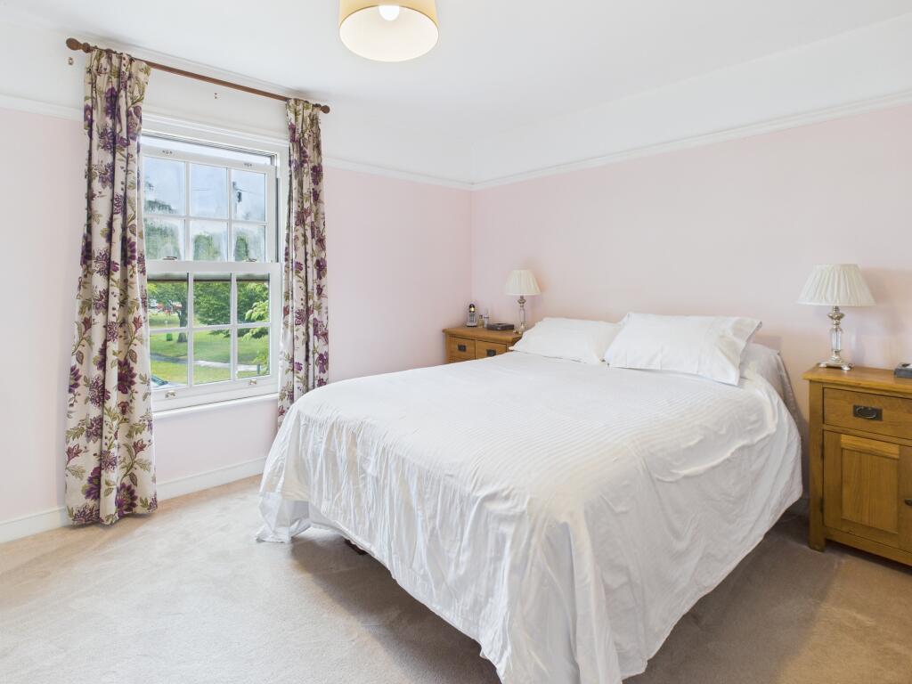 CAM02519G0-PR0330-STILL003