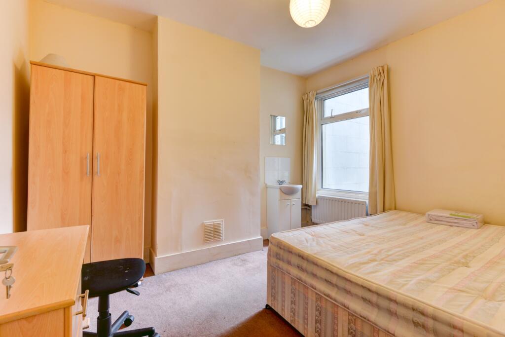 97 Bonchurch Road Bedroom 1 (2)