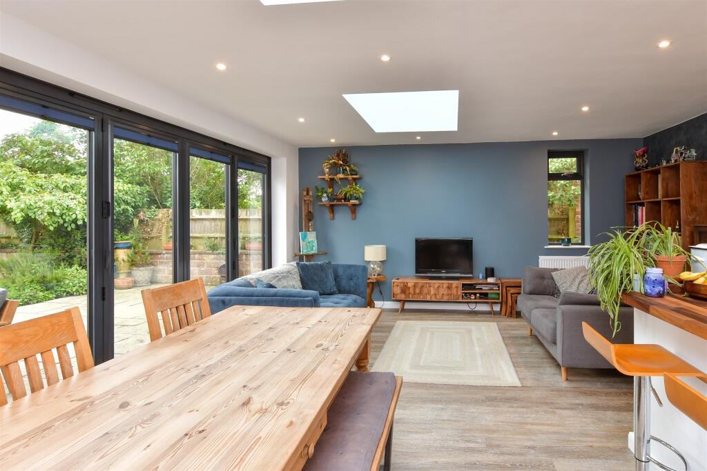 Kitchen/ Dining Area