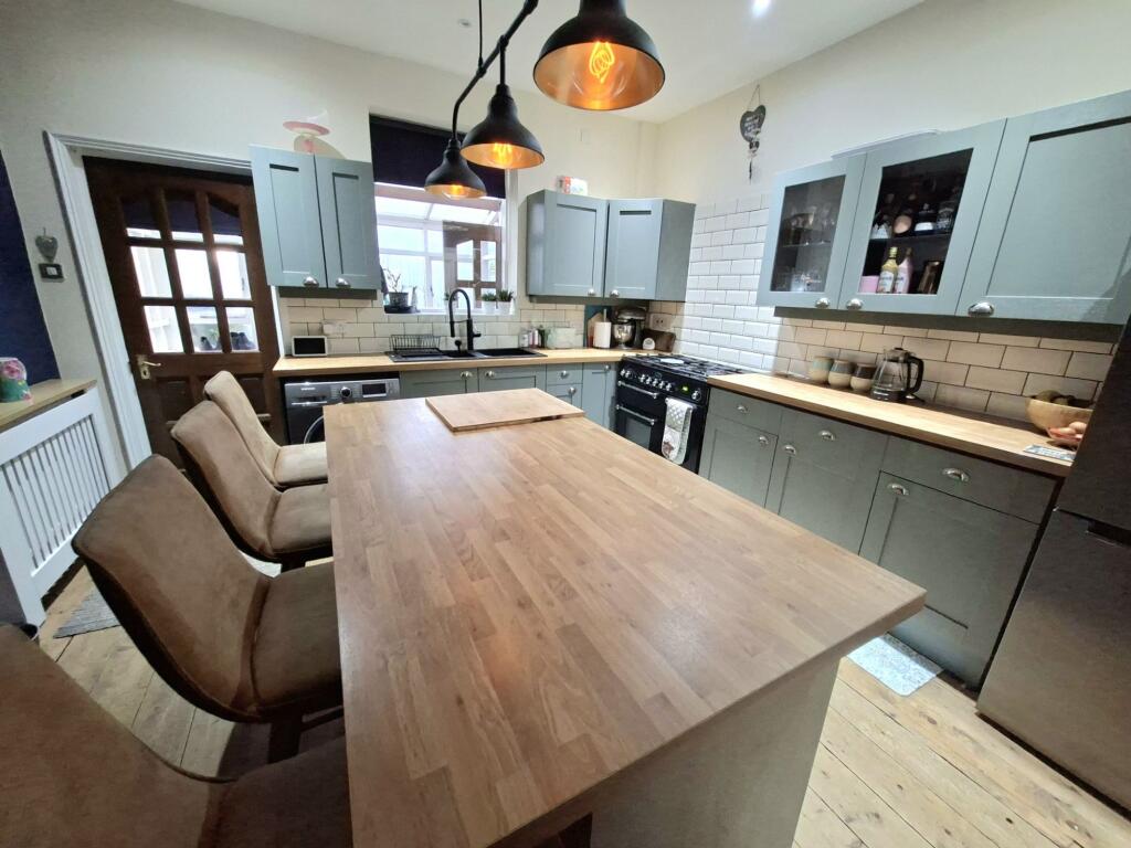 KITCHEN/BREAKFAST ROOM
