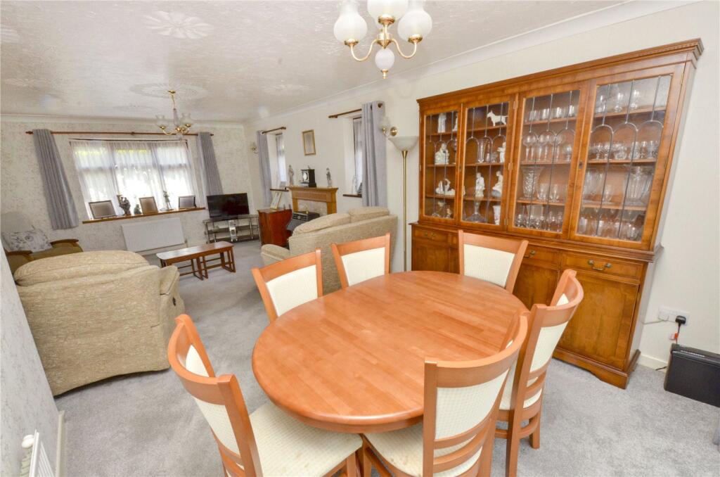 Lounge/Dining Room