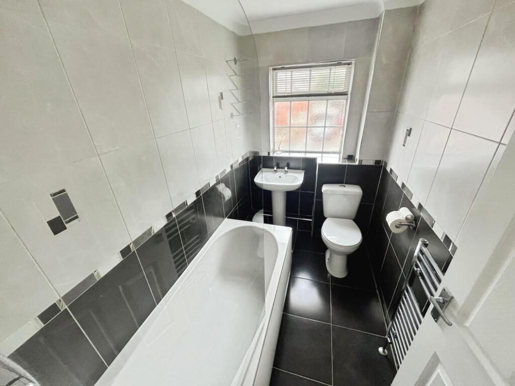 13228811-Bathroom.jpg