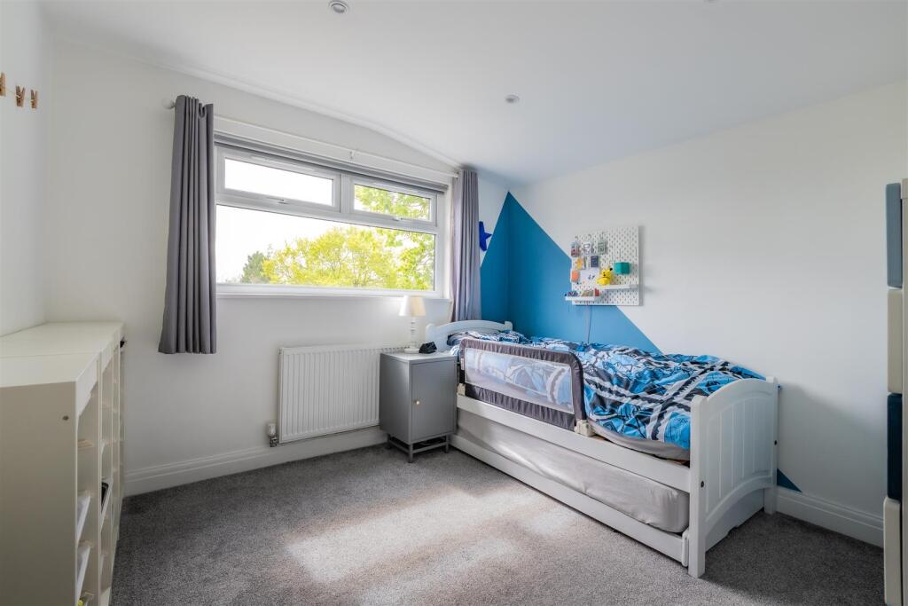 Ambleside Avenue 7-8.jpg