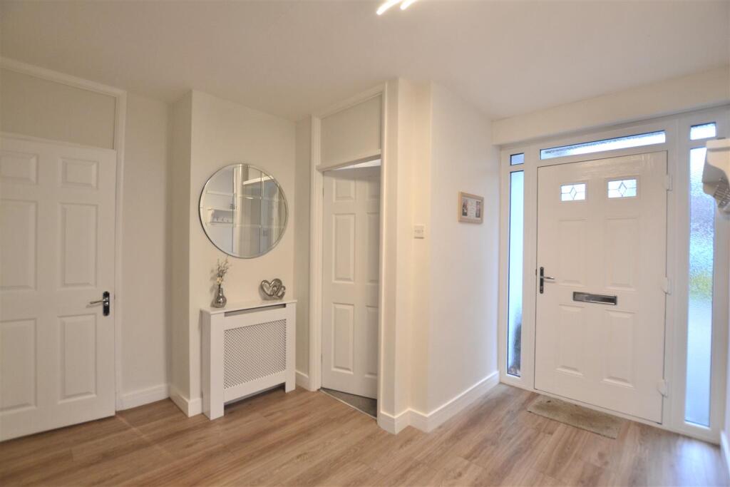 Entrance Hallway.JPG