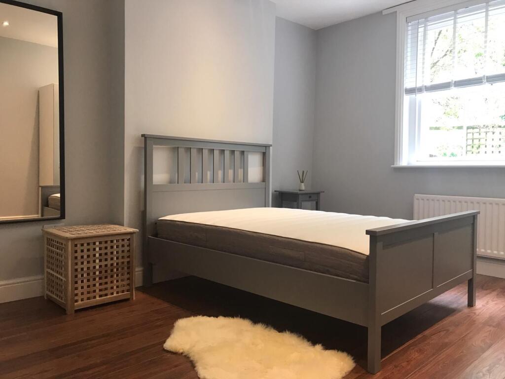 Bedroom 1/Laminated floors