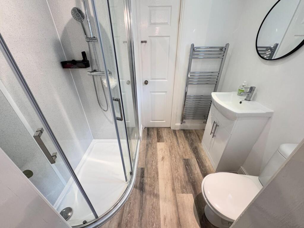 GROUND FLOOR SHOWER ROOM