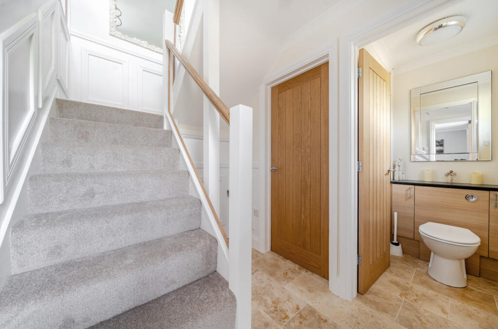 Entrance Hall / Wc