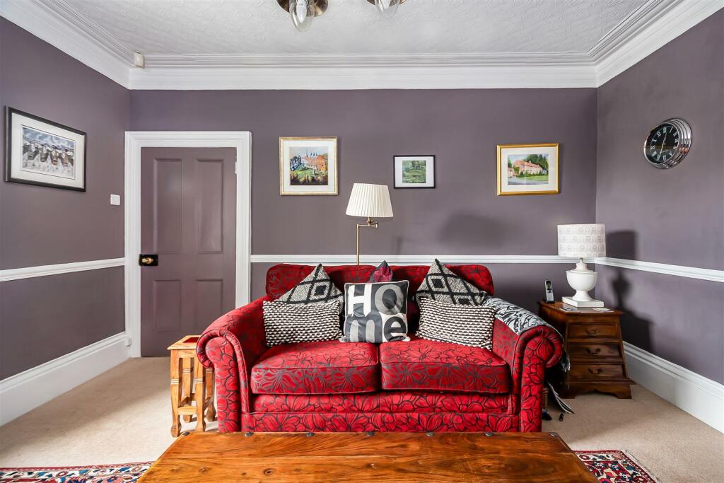 SITTING ROOM