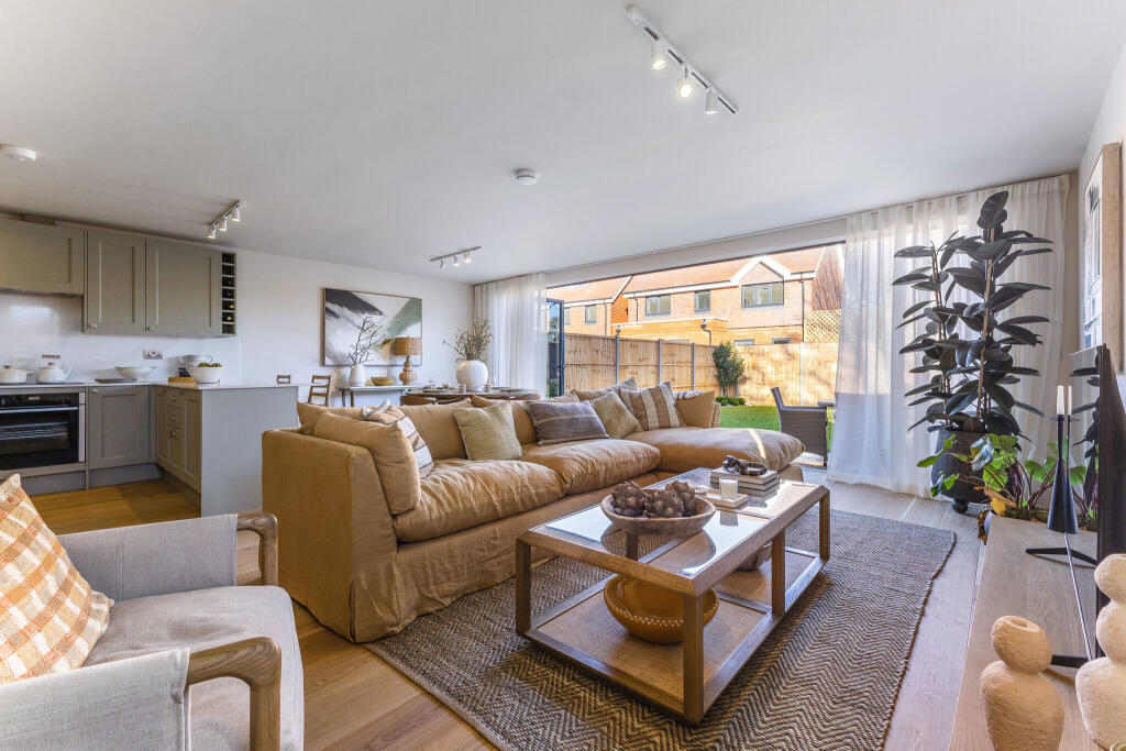 Open plan kitchen/ living