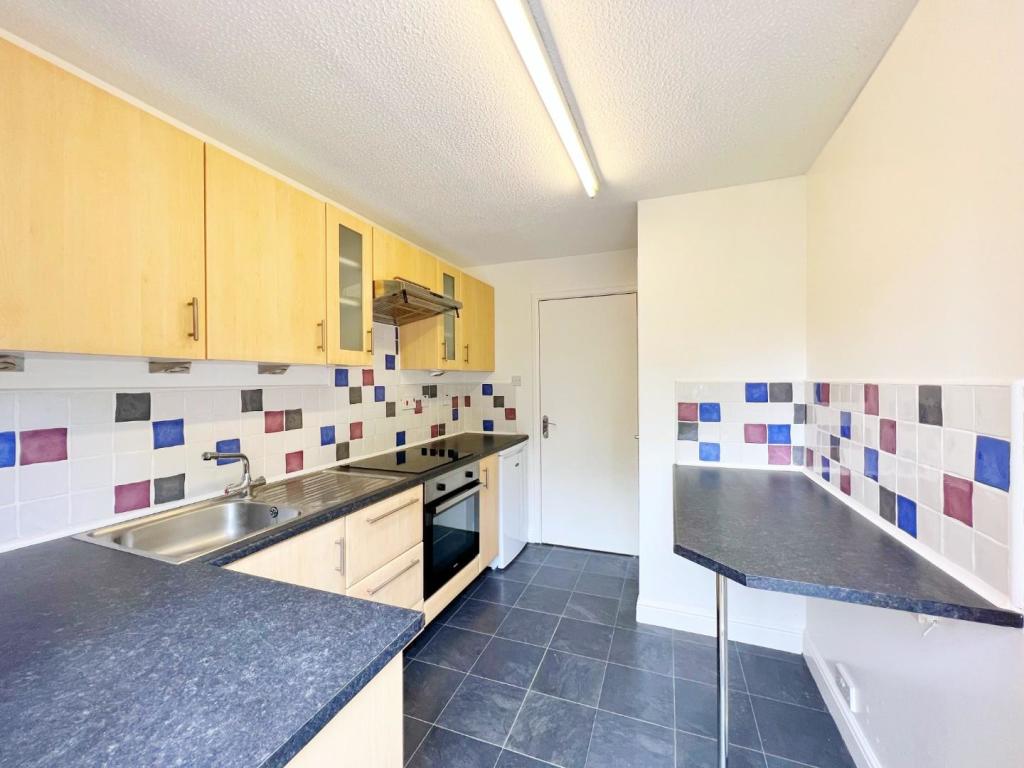 Kitchen pic 2.jpg