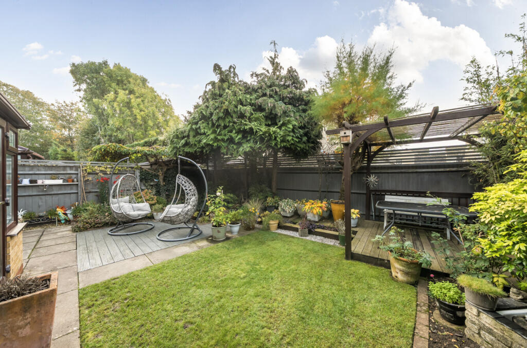 1370288-12-68f89d...