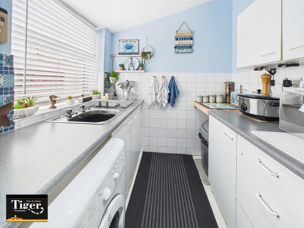 CAM02176G0-PR0582...