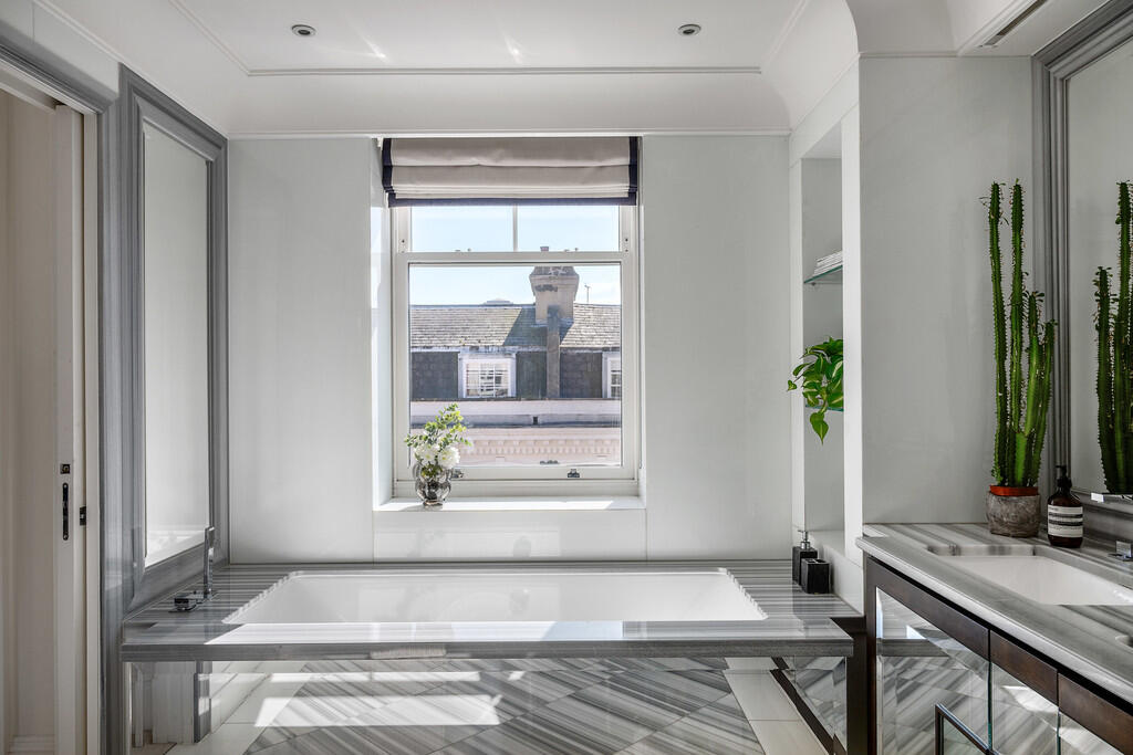 The_Henrietta_28