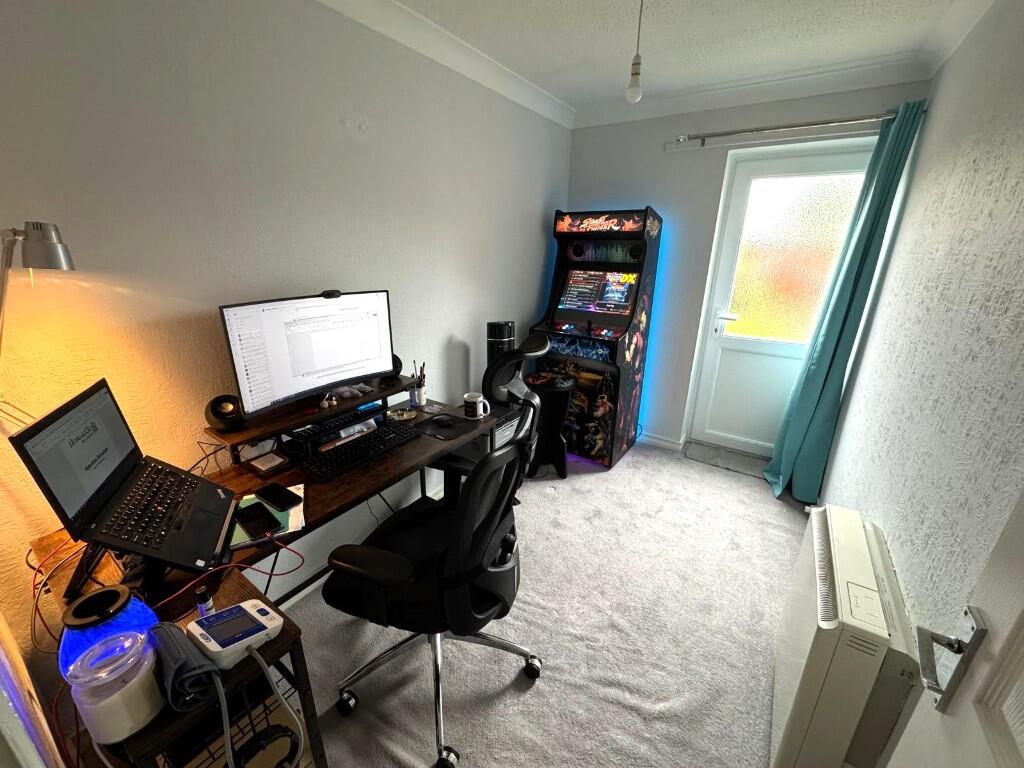 BEDROOM 2