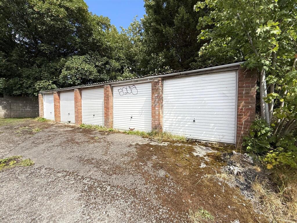 Garage off, Ridgeway Road (1).jpg